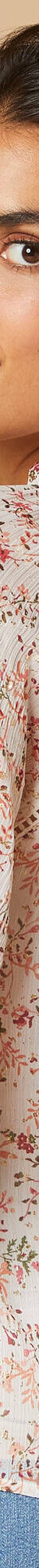 Bloes in voile met bloemenprint, goudkleurige print (ecru / roze) Bloes in voile met bloemenprint, goudkleurige print (ecru / roze)